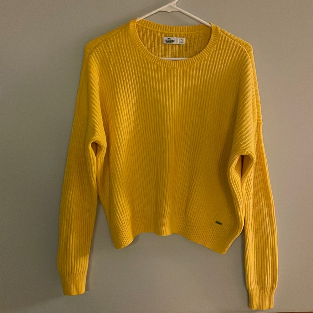 Yellow Hollister sweater size small.